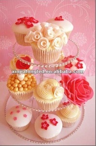 Présentoir en acrylique transparent à 3 niveaux pour cupcakes et gâteaux, support rond à 3 niveaux pour cupcakes en acrylique Maypole - Product Image 2