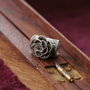 925 thai plata con <span class=keywords><strong>marcasita</strong></span> stone rose tubo del encanto de 15 mm - Product Image 1