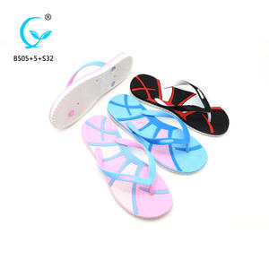 Özel işlemeli beyaz güvercin pvc toptan terlik - Product Image 4