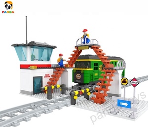 Chine Ville train en plastique jeux de blocs de construction BRICOLAGE jouets Grande gare Chine train jeu de construction jouets pour garçons intelligents PA02262