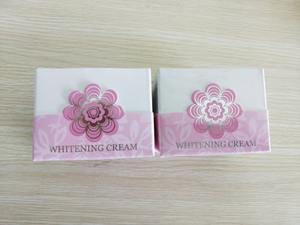 Crème éclaircissante perlée à bas prix <span class=keywords><strong>Meilleure</strong></span> crème blanchissante <span class=keywords><strong>pour</strong></span> <span class=keywords><strong>le</strong></span> <span class=keywords><strong>visage</strong></span> - Product Image 4