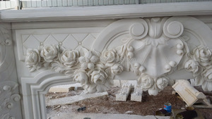 Cornice per Caminetto in Marmo Italiano per Decorazione di Castelli e Palazzi - Product Image 4