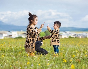 Custom Fashion Leopard Print Pattern Mãe e Eu Família Combinando Roupas Jacquard Malha Mamãe e Bebê Crianças Cardigan Outfits