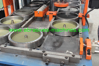 Presse automatique pour meules abrasives