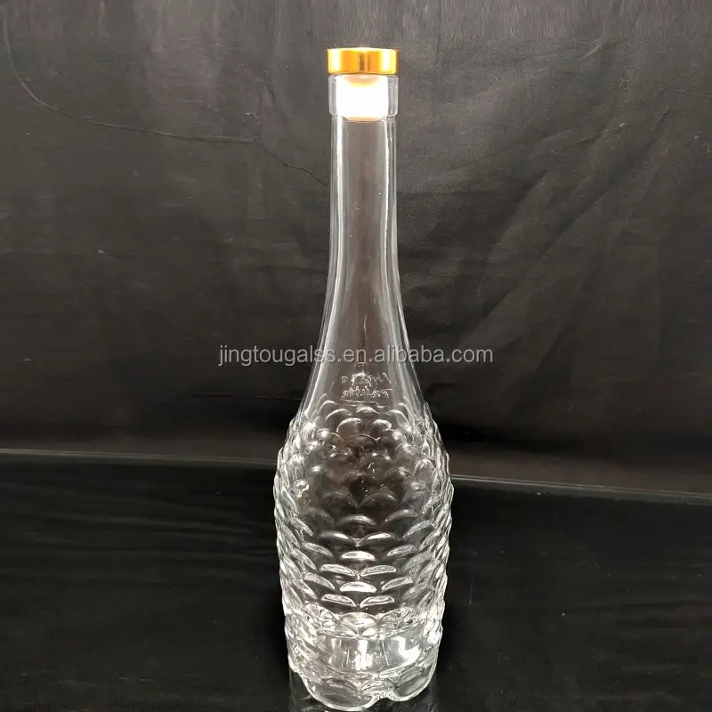 Die neue 750ml wodka flasche hat einen prominenten muster auf der oberfläche und eine polymer stopper, können werden angepasst