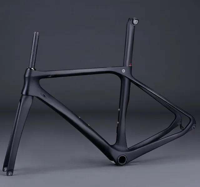 T700 탄소 섬유 도로 자전거 7.8kg 완전한 자전거 클린처/관 바퀴 BSA/BB30 탄소 도로 자전거 FM098