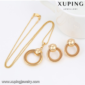 Xuping Set Perhiasan Modis Tanpa Batu, Liontin Emas 18K dan Anting Tanpa Batu 63825