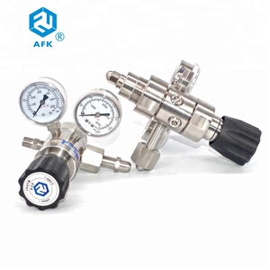 Entrée 4000psi sortie 300psi acier inoxydable en ligne <span class=keywords><strong>co2</strong></span> gaz 2 étages CGA320 régulateur de pression de cylindre