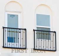 De hierro forjado balcón ventana de diseño de la parrilla