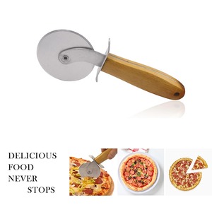 Utensili da cucina utensili da forno coperchio protettivo in acciaio inossidabile taglierina per ruote per Pizza con manico in bambù naturale - Product Image 4