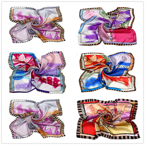 Bufanda cuadrada de seda 100% con estampado Digital para mujer - Product Image 5