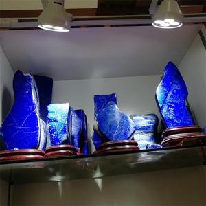Lastra in piedi di <span class=keywords><strong>lapislazzuli</strong></span> <span class=keywords><strong>blu</strong></span> con pietre semipreziose naturali all'ingrosso per la decorazione - Product Image 1
