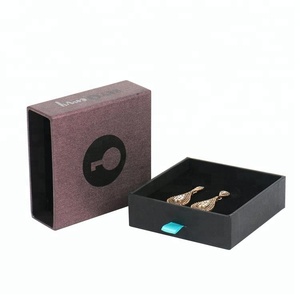 Boîte d'emballage de <span class=keywords><strong>bijoux</strong></span> rectangulaire personnalisée avec languette de tirage et logo - Product Image 4