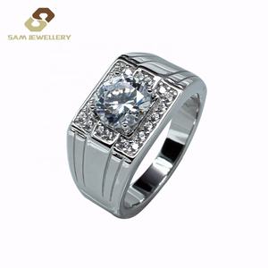 Anello di fidanzamento da uomo classico con gambo largo <span class=keywords><strong>solitario</strong></span> <span class=keywords><strong>diamante</strong></span> rotondo brillante da uomo in argento Sterling 925 - Product Image 2