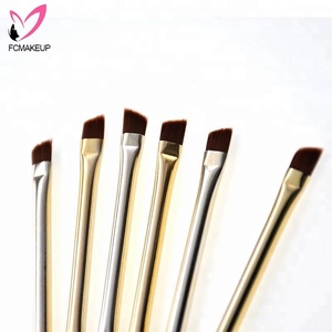 Bàn Chải Lông Mày/Máy Tán Bọt Biển Dài 8.5 Cm, Nhỏ Gọn, Màu Vàng, Có Góc Cạnh - Product Image 2