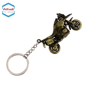 Gros pistolet de Jeu Casserole Airdrop boîte Véhicules Moto Porte-clés - Product Image 5