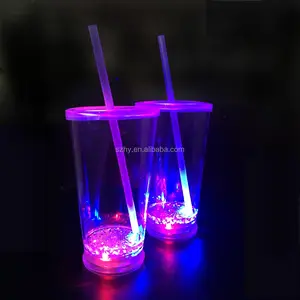 16 盎司闪烁 led 塑料饮用玻璃与稻草