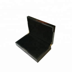 <span class=keywords><strong>Caja</strong></span> <span class=keywords><strong>de</strong></span> embalaje <span class=keywords><strong>de</strong></span> chocolate <span class=keywords><strong>de</strong></span> <span class=keywords><strong>madera</strong></span> <span class=keywords><strong>de</strong></span> lujo con acabado lacado negro piano - Product Image 2