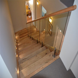 Rampe <span class=keywords><strong>de</strong></span> <span class=keywords><strong>balcon</strong></span> à fixation au sol avec embouts <span class=keywords><strong>en</strong></span> verre trempé et main courante <span class=keywords><strong>en</strong></span> <span class=keywords><strong>bois</strong></span> - Product Image 2