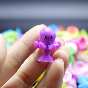 Mini monstres en plastique moulé par injection, mini jouet animal en silicone à ventouse, capsule vide, jouet <span class=keywords><strong>Stikeez</strong></span> - Product Image 2