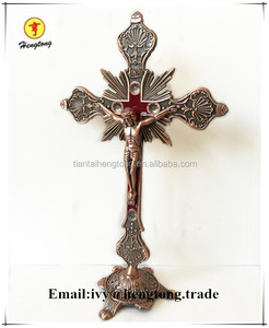 Croix catholique en cuivre rouge antique / rétro, décoration d'église / de maison, crucifix religieux en métal debout - Product Image 1