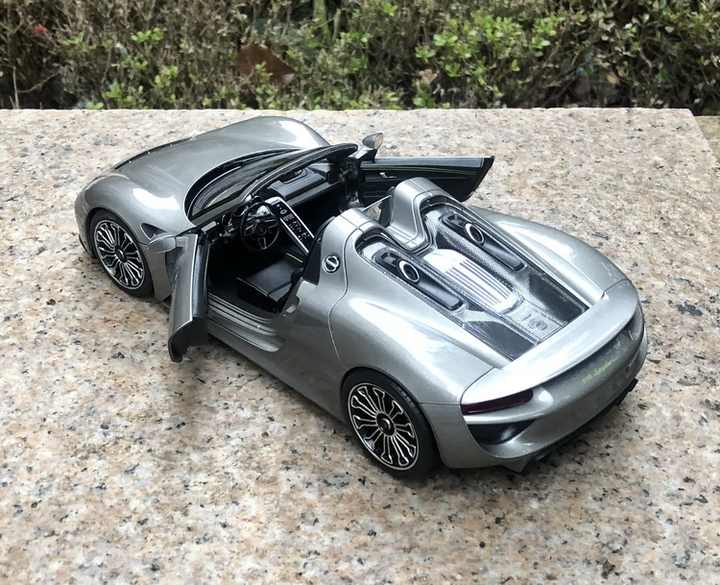 WELLY FX Original 1:18 Luxury Cars 918 Spyder Open-top Simulation Alloy Car Model