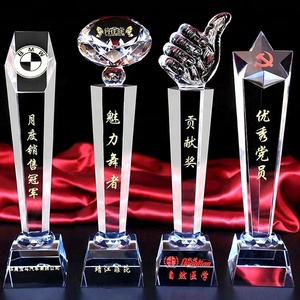Venta al por mayor logotipo personalizado diseño pulgares de cristal con forma de escudo de cristal premios - Product Image 5