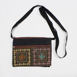 Bolso de Mano Estilo Brocado Bordado Vietnamita - Product Image 1