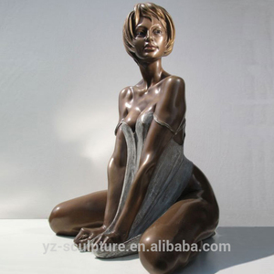 Moderna a Grandezza naturale Capelli Corti Cast Bronzo Sexy Statua di Donna - Product Image 1