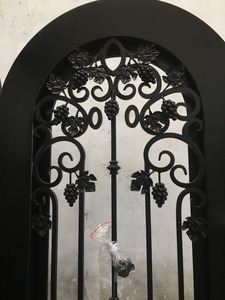 Decorativas de hierro forjado solo vino bodega puertas de entrada