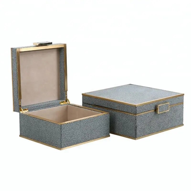 Caixa de presente de madeira MDF revestida de PU personalizada para joias com decoração de veludo para joias cosméticas estampado em relevo