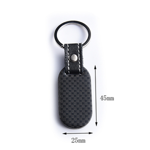 Bán buôn số lượng lớn thương hiệu xe màu đen kim loại sợi carbon da Keychain với biểu tượng tùy chỉnh - Product Image 4