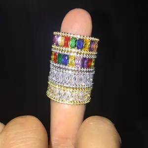 Joyería de moda de Hip Hop logotipo personalizado anillo de zirconia cúbica de diamante colorido para hombres y mujeres