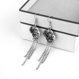 Pendientes Largos con Nudo de Amor Estilo Casino Royale, Inspirados en las Mujeres de Bond - Product Image 2