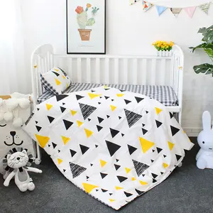 棉质材料三角图案男孩婴儿床床上用品套装婴儿床床上用品婴儿拉链棉被套装