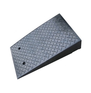 160mm 2 구멍 재활용 고무 교통 도로 자동차 주차 휴대용 연석 램프 휠 Kerb 램프