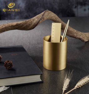 <span class=keywords><strong>Portacandele</strong></span> in Ottone Personalizzabile, Portapenne in Ottone Spazzolato per Regalo, Scuola, Ufficio, Vaso Rotondo in Ottone Dorato per Fiori e Oggetti Vari - Product Image 1