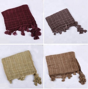 Bufanda a cuadros lavada de mezcla de poliéster y algodón <span class=keywords><strong>con</strong></span> borlas de pompón - Product Image 4