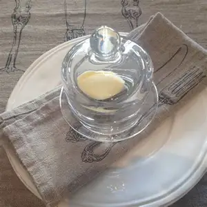 Kleine runde Glas butters chale mit Kuppel deckel