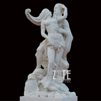 Statues érotiques grandeur nature en marbre d'un homme et d'une femme nus s'embrassant