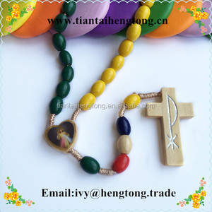 Commercio all'ingrosso arcobaleno dei colori di legno della collana del rosario, perline di legno colorate religioso collana del rosario con croce di legno - Product Image 6