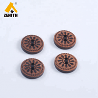 Kancing Kayu Flatback 2 Lubang Ramah Lingkungan dengan Ukiran Kustom untuk Pakaian Merek Zenith BN80103
