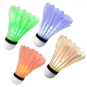 Lampu Berkedip Di Atas Lapangan Bulu Tangkis Lampu Kualitas Tinggi Bagian Shuttlecock Di Badminton Led Badminton