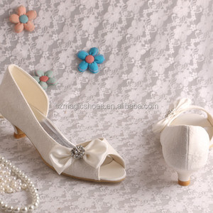 Scarpe donna taglie forti personalizzate da sposa in pizzo bianco <span class=keywords><strong>tacchi</strong></span> corti - Product Image 3