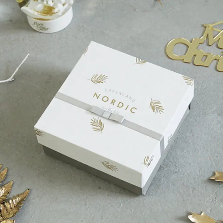 Logo personalizado dorado con estampado en caliente, anillo de joyería superior e inferior con lazo, caja de embalaje de regalo, joyería