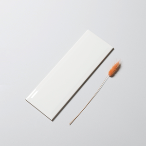 กระเบื้องเซรามิกเคลือบเงาสีเบจและสีขาวขนาด 100x300 มม. แบบมุมตัด - Product Image 5