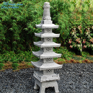 Witte decoratieve granieten lantaarn met Japanse pagode-afbeelding voor tuin, park of erf. - Product Image 1