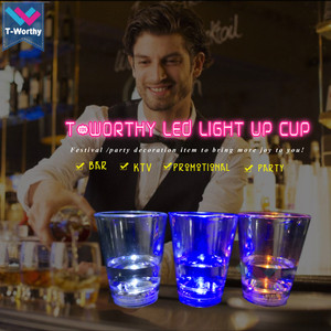 Mini copa de plástico con luz LED para vino, copa de tirador intermitente activada con Sensor de agua para promociones de bares y fiestas - Product Image 4