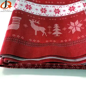 圣诞设计鹿桌布和配件