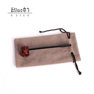 Yiwu Erliao al por mayor pequeño rojo madera tallada a mano Popeye tabaco filtro largo tubería tallos rojo sandalia antiguo envío pipas - Product Image 5
